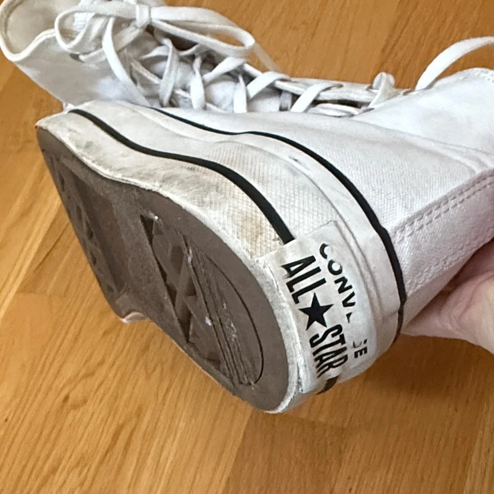 Converse All Star White Canvas High-Tops. Size 8.5 - Picture 6 of 12